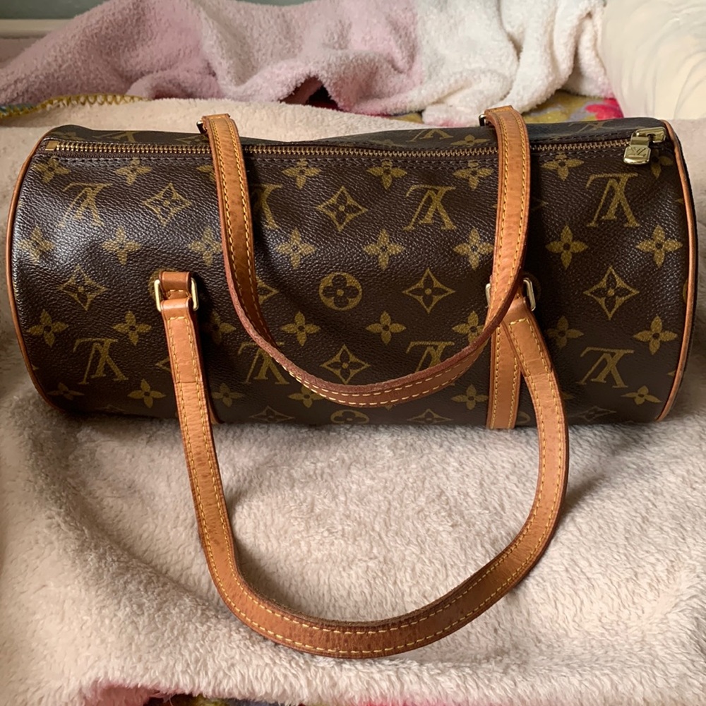 Authentic Louis Vuitton Papillon bag in 19.